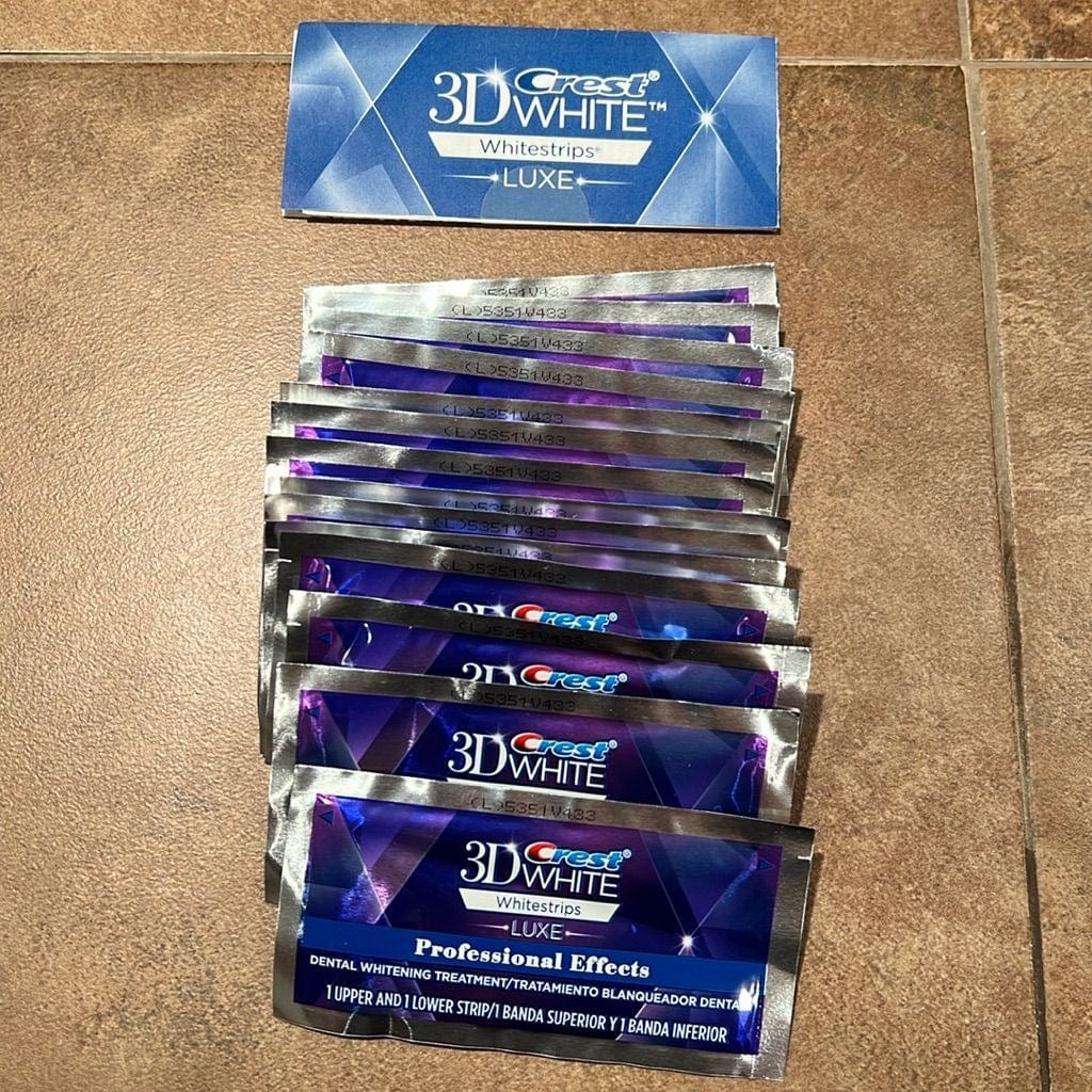 CREST 3D WHITESTRIPS™ VIVID WHITE